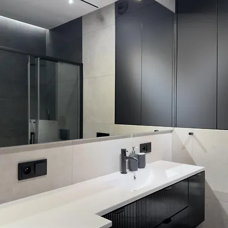 Urban Global Skyline - 21st Floor No 19 - Air Condition - Free Garage Apartament Katowice