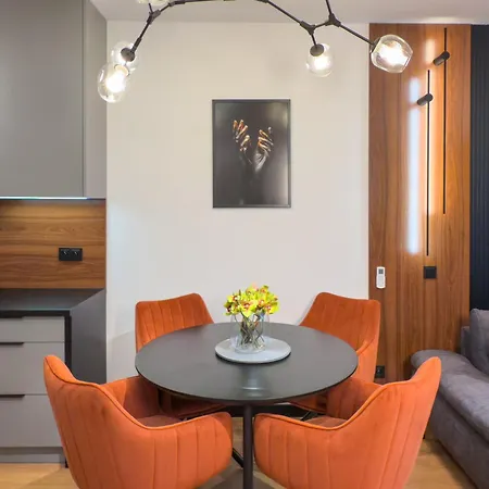 Urban Global Skyline, 21st Floor No 19, Free Garage, Self Check-in, No Deposit Apartament