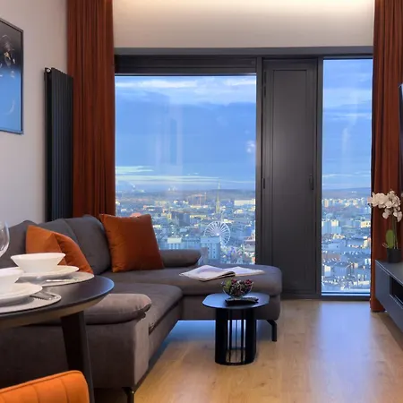 Urban Global Skyline, 21st Floor No 19, Free Garage, Self Check-in, No Deposit Apartament *