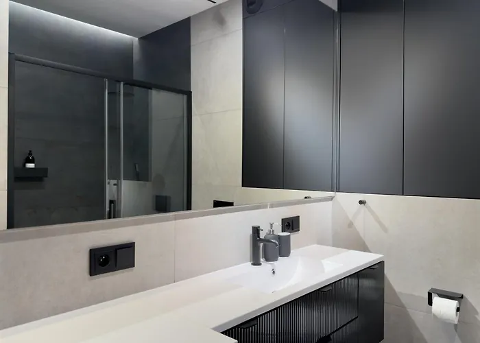 Urban Global Skyline, 21st Floor No 19, Free Garage, Self Check-in, No Deposit Апартаменты Катовице